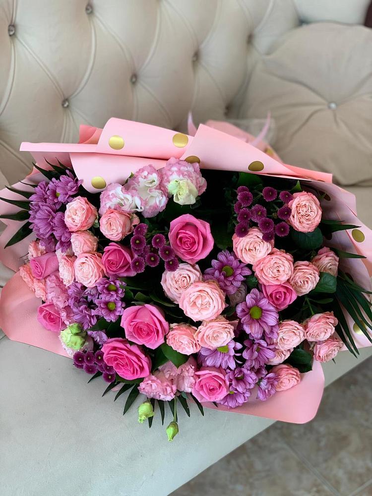 Букет цветов из: Хризантемы, Розы и Лизиантусы в Сосновоборске Пензенской области