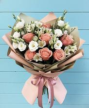 Букет цветов из:  Розы, Альстромерии и Лизиантусы в Сосновоборске Пензенской области
