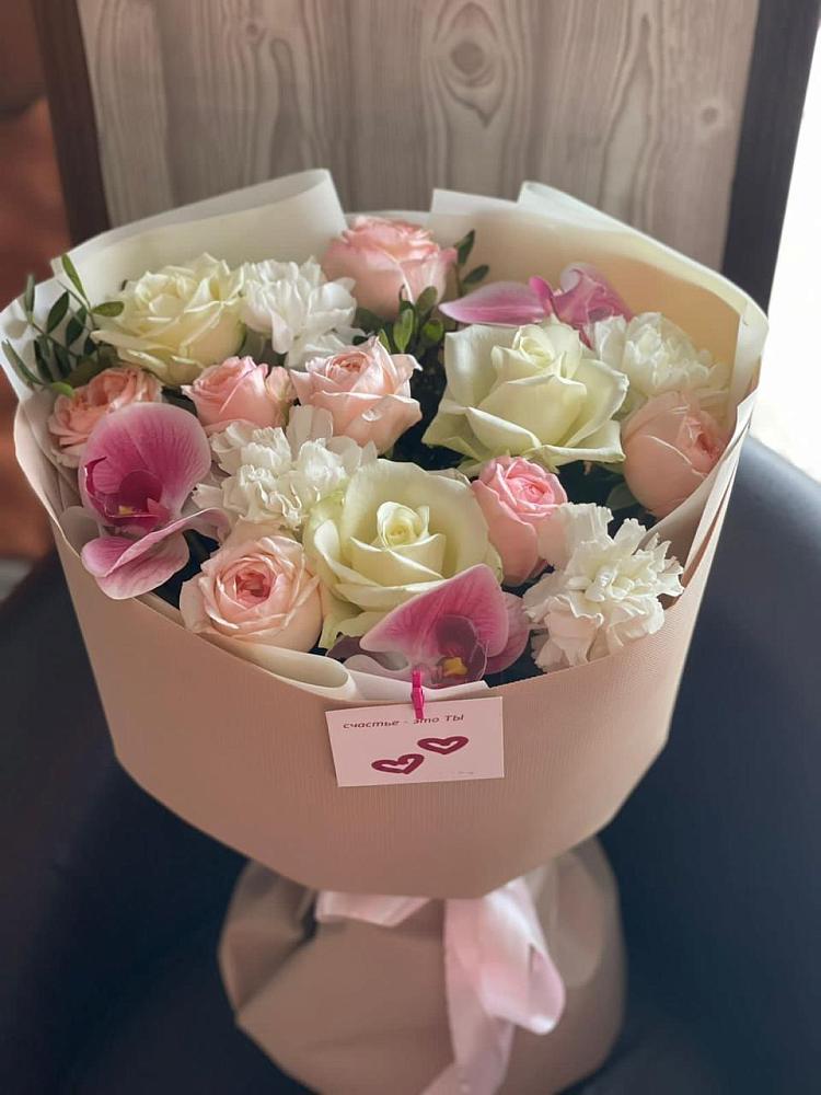 Букет цветов из: Орхидеи, Розы и Гвоздики в Сосновоборске Пензенской области