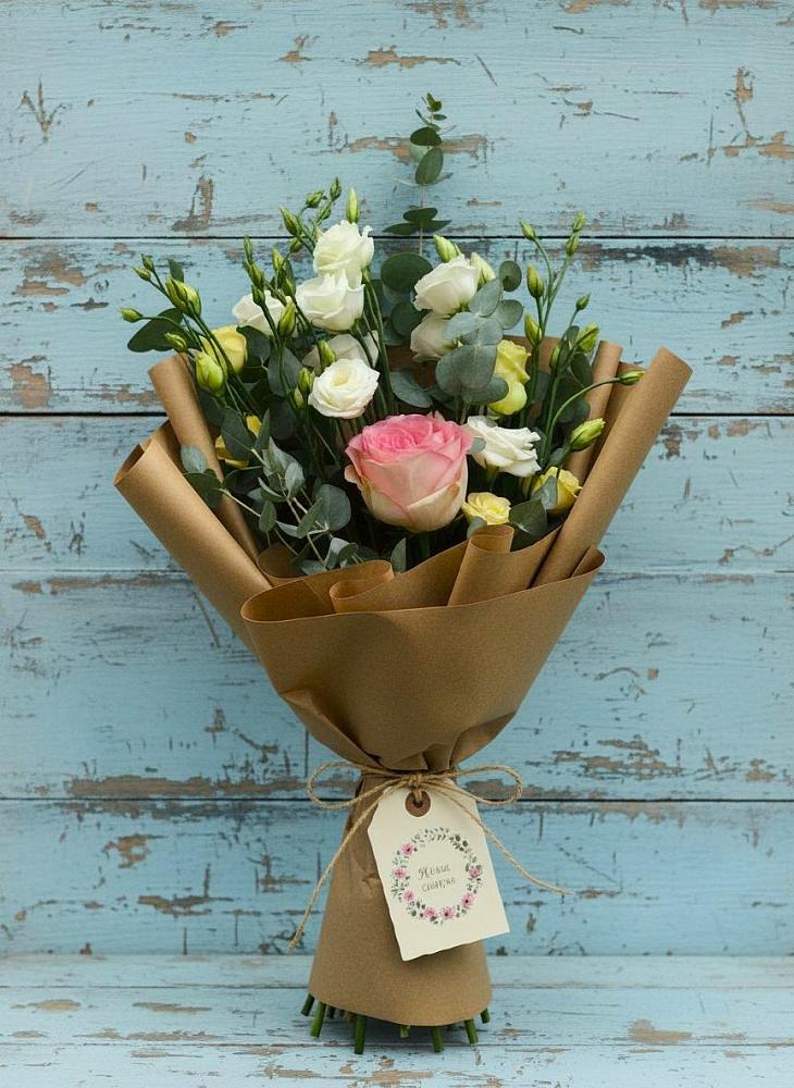 Букет цветов из: Розы и Лизиантусы в Сосновоборске Пензенской области