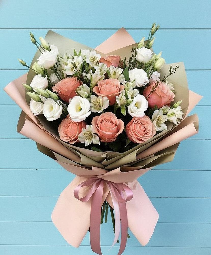 Букет цветов из: Розы, Альстромерии и Лизиантусы в Сосновоборске Пензенской области