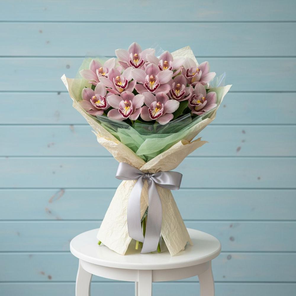 Букет цветов из: Орхидеи и Розы в Сосновоборске Пензенской области