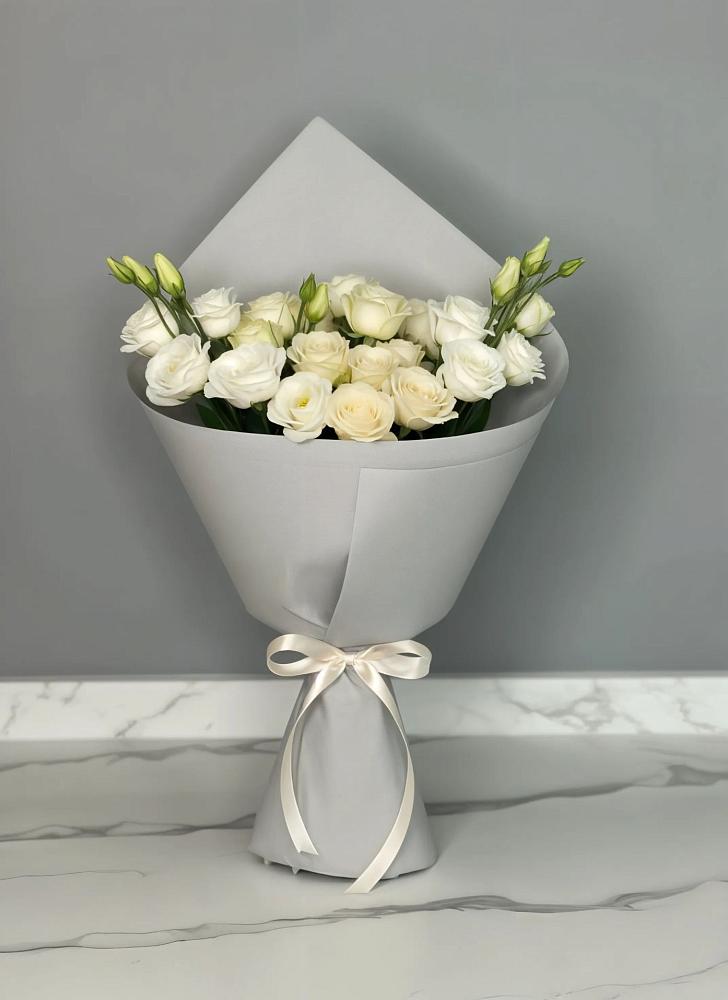 Букет цветов из: Розы и Лизиантусы в Сосновоборске Пензенской области