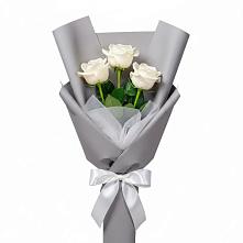 Букет 3 белые розы в Сосновоборске Пензенской области