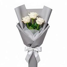 Букет 3 белые розы в Сосновоборске Пензенской области