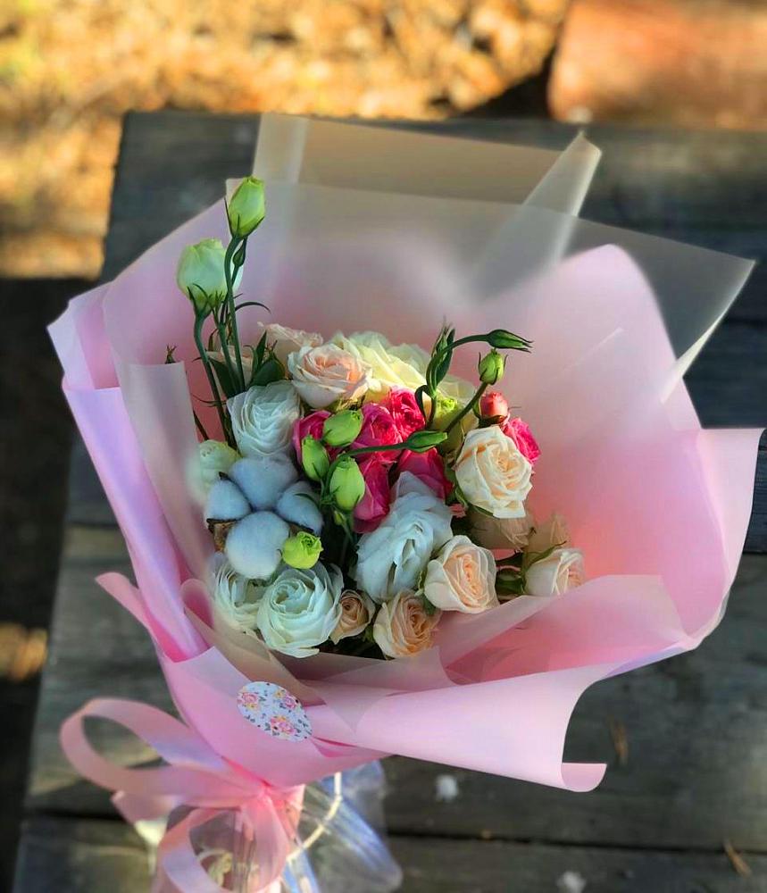 Букет цветов из: Розы и Лизиантусы в Сосновоборске Пензенской области