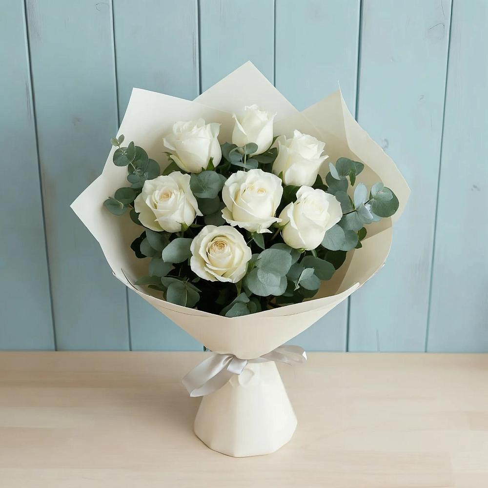 Букет Белые розы в Эвкалипте в Сосновоборске Пензенской области