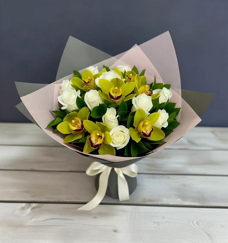 Букет цветов из: Орхидеи и Розы в Сосновоборске Пензенской области