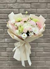 Букет цветов из:  Гвоздики, Розы, Лизиантусы и Хризантемы #REPLACE_PRED# Сосновоборске Пензенской области