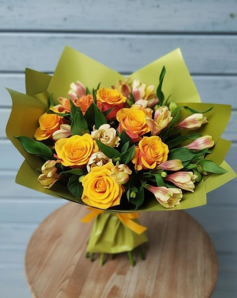 Букет цветов из: Альстромерии и Розы в Сосновоборске Пензенской области