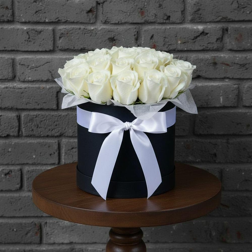 Цветочная композиция из Розы в шляпной коробке в Сосновоборске Пензенской области