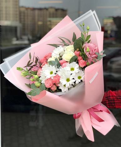 Букет цветов из: Розы, Лизиантусы и Хризантемы в Сосновоборске Пензенской области