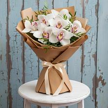 Букет цветов из:  Орхидеи и Розы в Сосновоборске Пензенской области