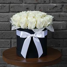 Цветочная композиция из Розы в шляпной коробке в Сосновоборске Пензенской области