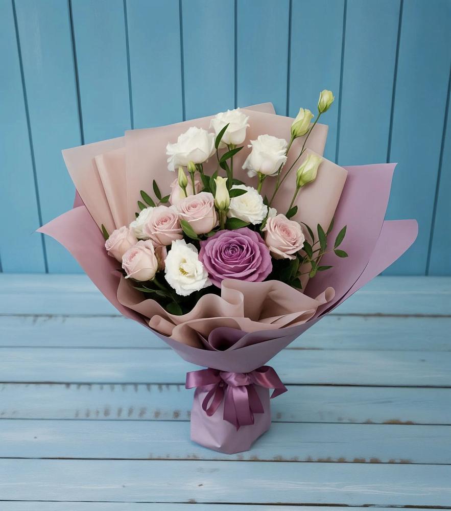 Букет цветов из: Розы и Лизиантусы в Сосновоборске Пензенской области